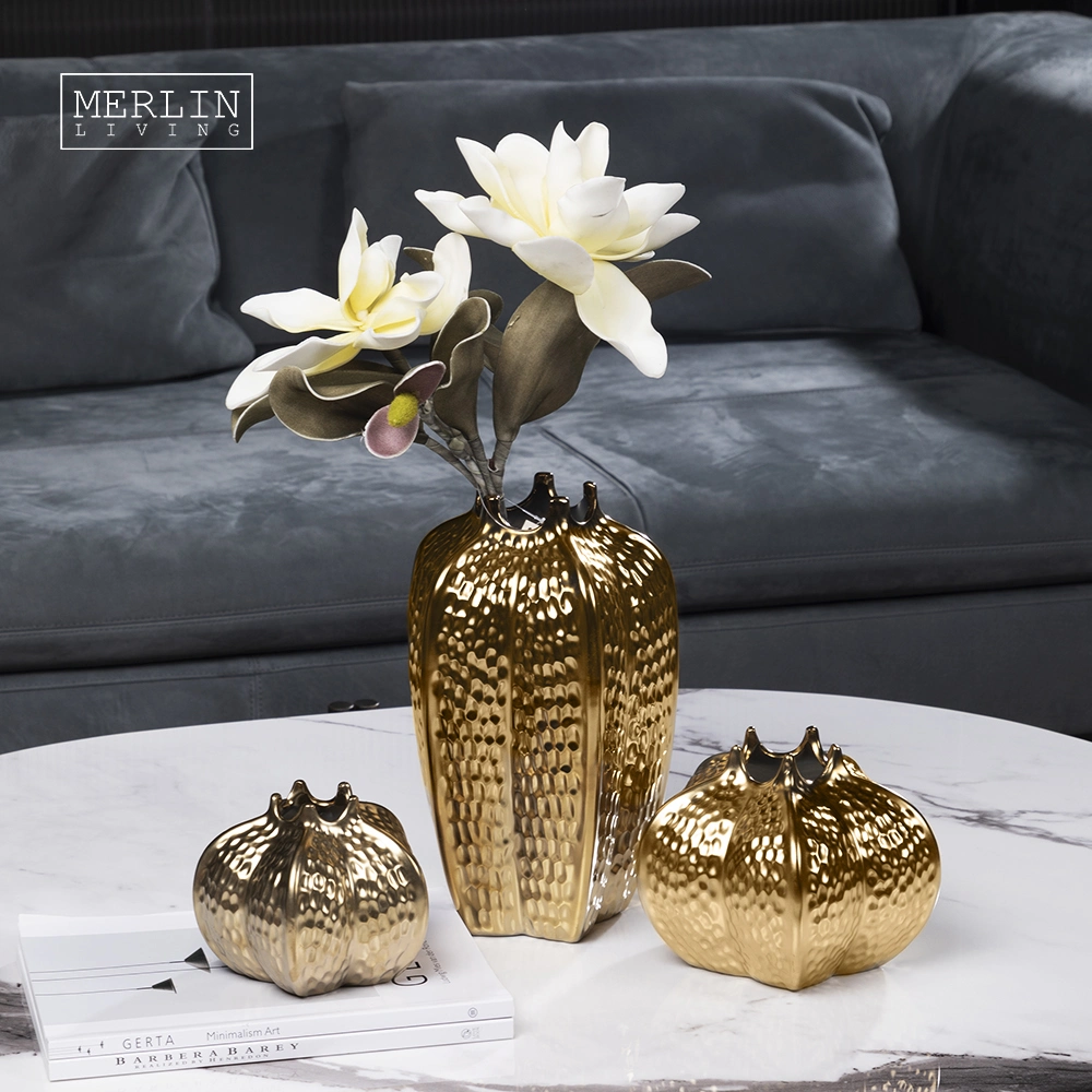 Merlin Living Textured Crown Angular Gold Vase Modern Ornate Luxury Gold Home Ornament Tabletop Gilded Vasen with Flower Vase